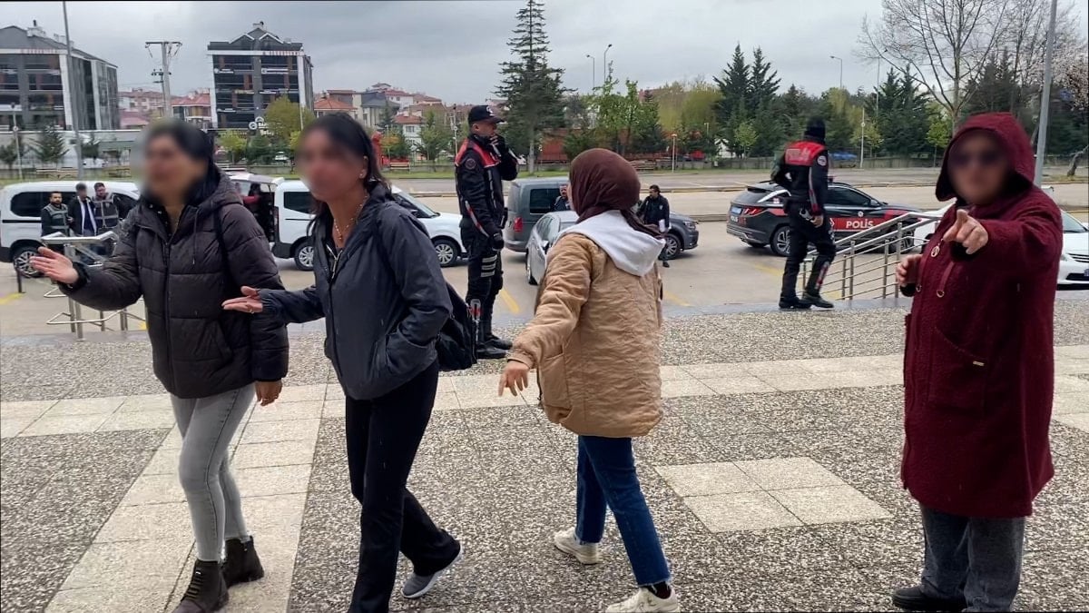 Bolu'da silahlı saldırı şüphelilerinin aileleri basın mensuplarına tepki gösterdi: Çekmeyin