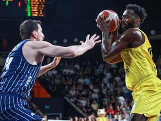 Anadolu Efes, Mersin Spor deplasmanında kazandı