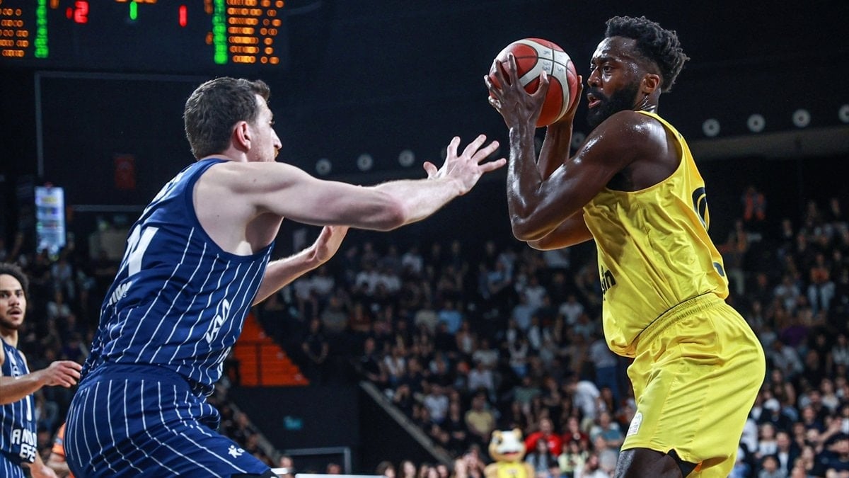 Anadolu Efes, Mersin Spor deplasmanında kazandı