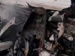 Afyonkarahisar'da bariyere çarpan otomobil alev aldı: 1 ölü, 1 yaralı