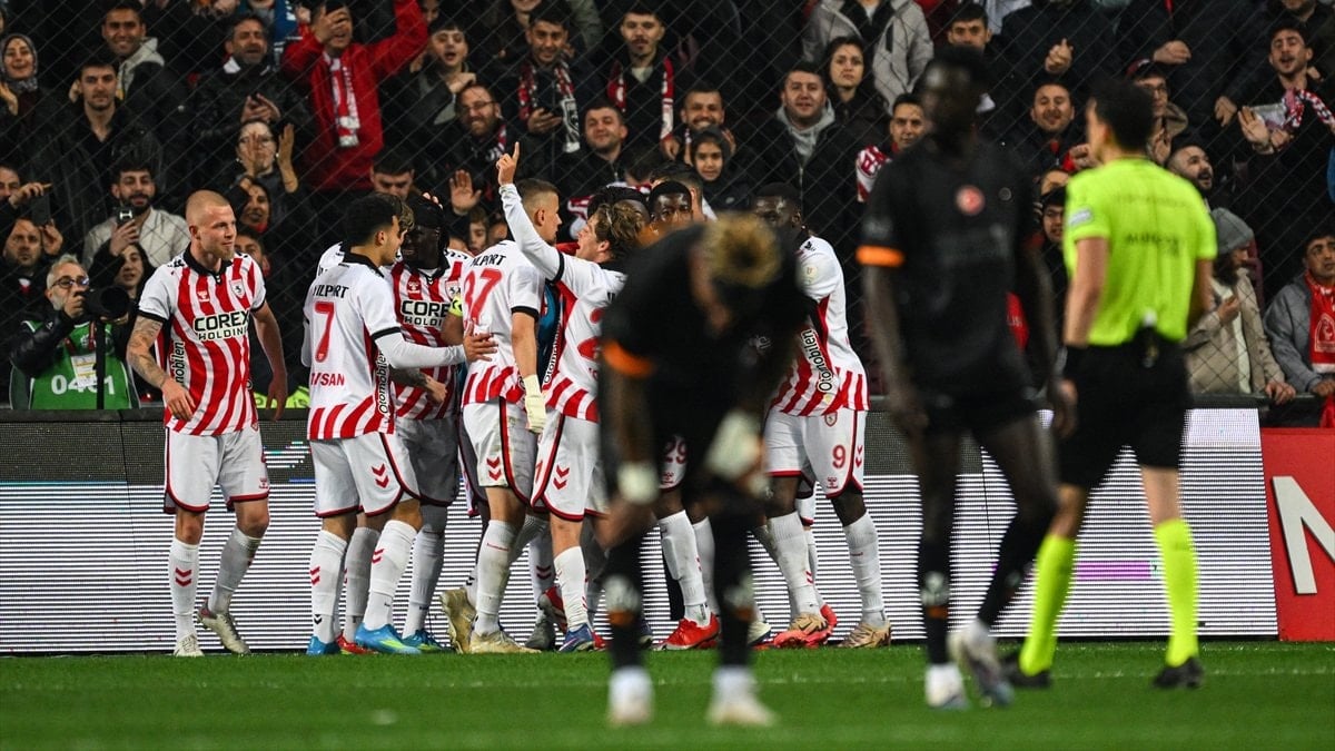 Galatasaray, Okan Buruk yönetiminde ilki yaşadı!