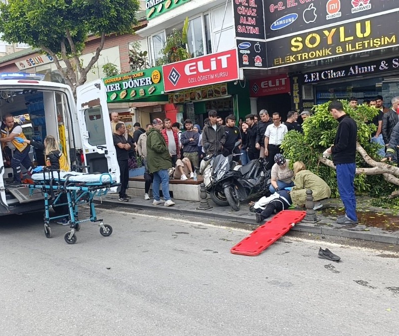 Antalya'da otomobil ortalığı savaş alanına çevirdi: 1'i ağır, 4 yaralı