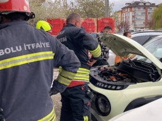 Bolu’da elektrikli araçtan dumanlar yükseldi