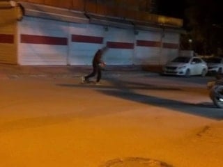 Adıyaman’da madde bağımlısı ayakta durmakta güçlük çekerken görüldü