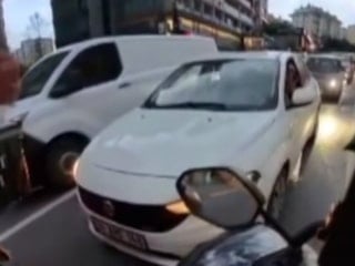 İstanbul'da trafikte kavga eden 3 şahsa toplam 366 bin TL ceza uygulandı