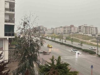 Gaziantep'te sağanak yağış ve dolu hayatı felç etti