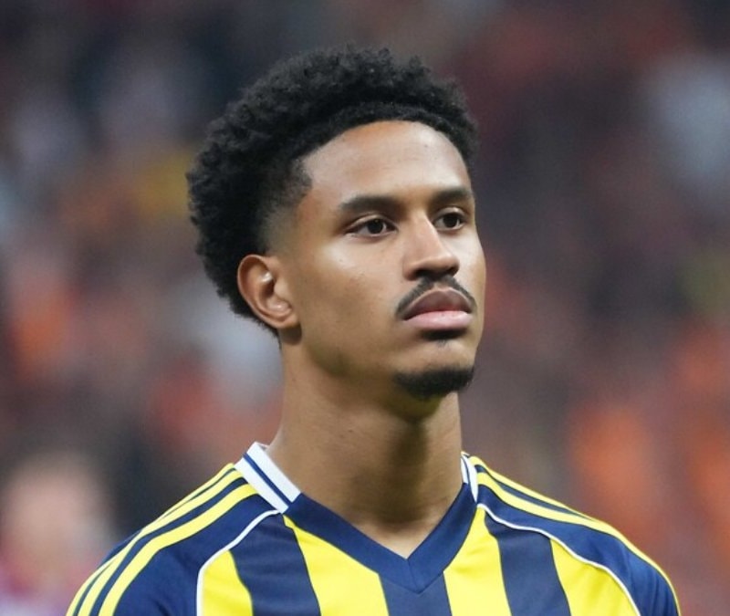 Roma, Jayden Oosterwolde'yi takip ediyor