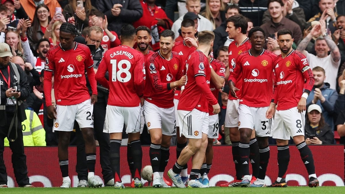 Manchester United, evinde Liverpool'u yendi