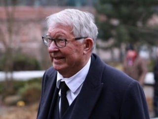Alex Ferguson, Manchester United-Liverpool maçı öncesi hastaneye kaldırıldı