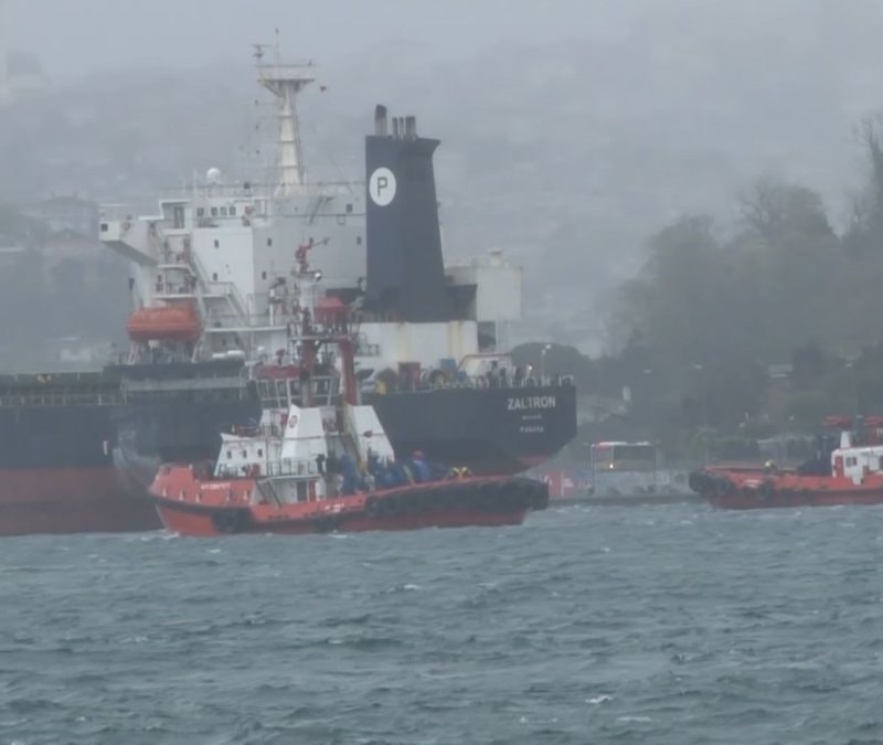 İstanbul Boğazı’nda arıza yapan yük gemisi kurtarıldı: Gemi trafiği yeniden açıldı