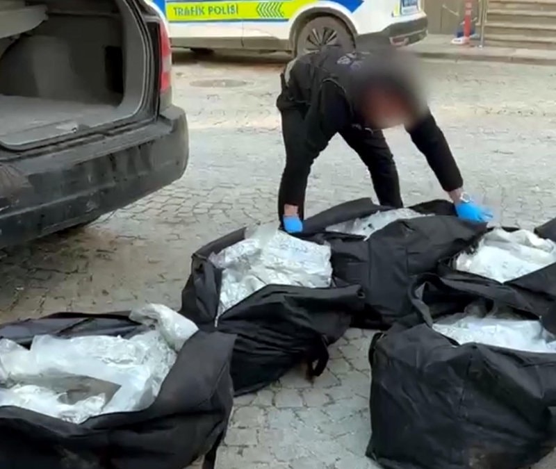 Edirne'de 90 kilo uyuşturucu ele geçirildi: 2 gözaltı