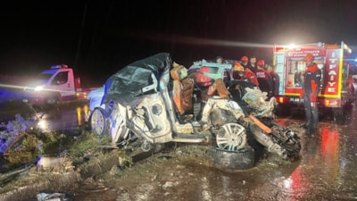 Uşak'ta zincirleme kazada 2'si çocuk 4 kişi öldü