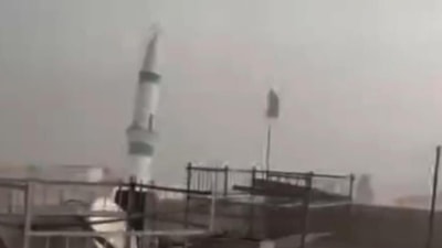 Şanlıurfa'da fırtınada caminin minaresi yıkıldı