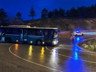Kayseri’de alkollü bir şahıs çaldığı özel halk otobüsüyle kaza yaptı