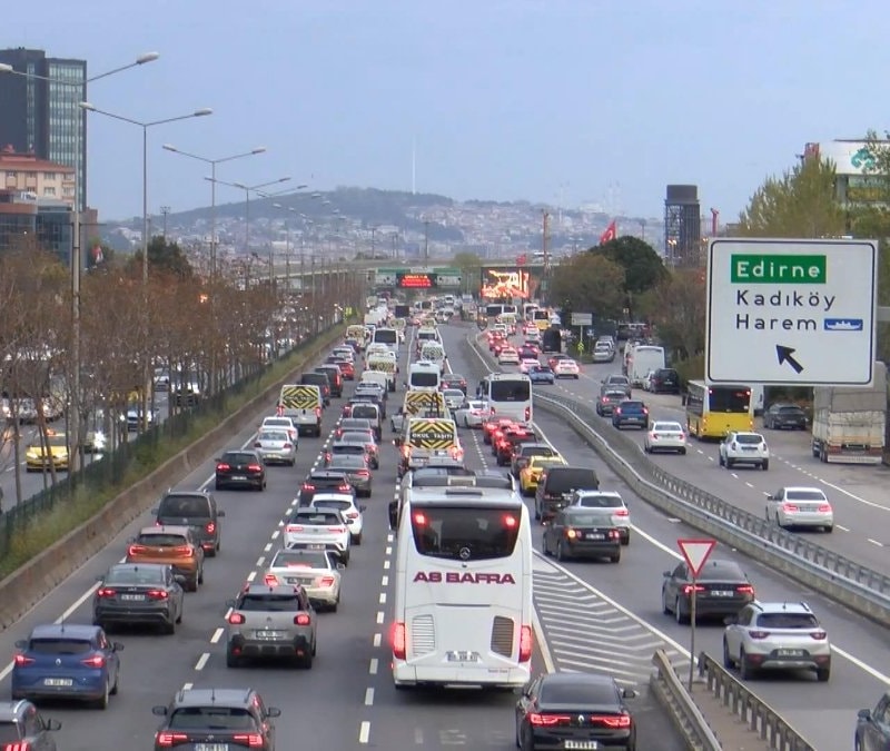 İstanbul'da haftanın ilk iş gününde trafik yoğunluğu