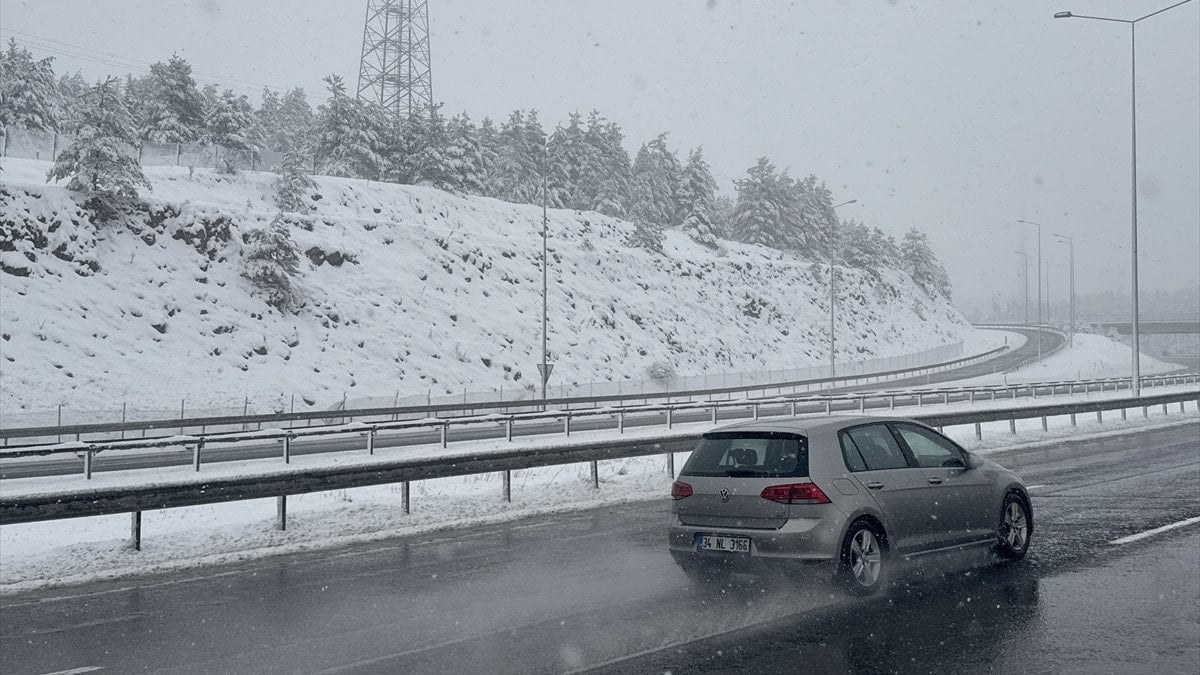 Bolu Dağı'nda kar yağışı başladı