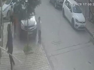 İstanbul'da oyun oynayan çocuklara saldırdı