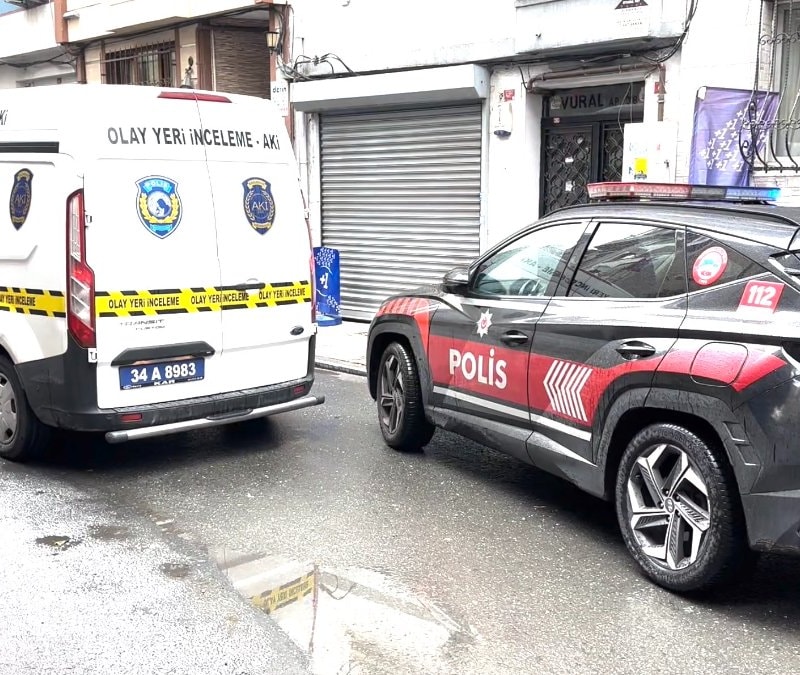 İstanbul'da eski sevgilisinin evini bastı: Yeni erkek arkadaşını 7 yerinden bıçakladı