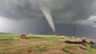 Şanlıurfa'da hortum felaketi: Evler ve ahırlar yıkıldı, 11 yaralı