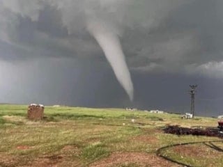 Şanlıurfa'da hortum felaketi: Evler ve ahırlar yıkıldı, 11 yaralı
