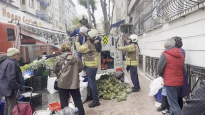 Fatih’te market deposunda yangın