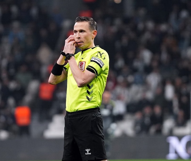 Beşiktaş - Konyaspor maçının hakemi Adnan Deniz Kayatepe oldu