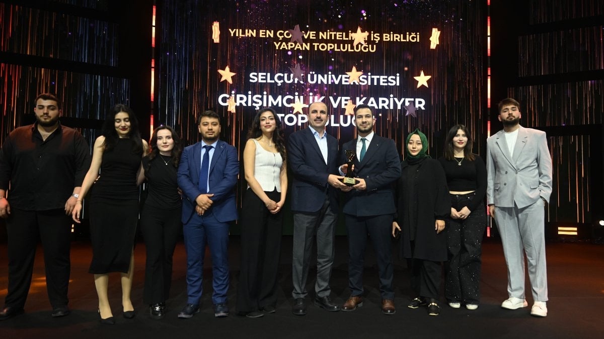 Konya'da '2. Gençlik Meclisi Topluluk Ödülleri' sahiplerini buldu