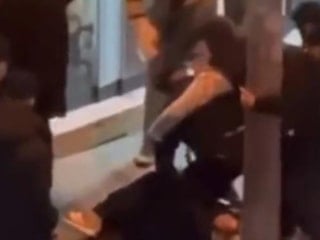 Pendik’te sokak ortasında dehşet: 4 kişi bir şahsı darbetti