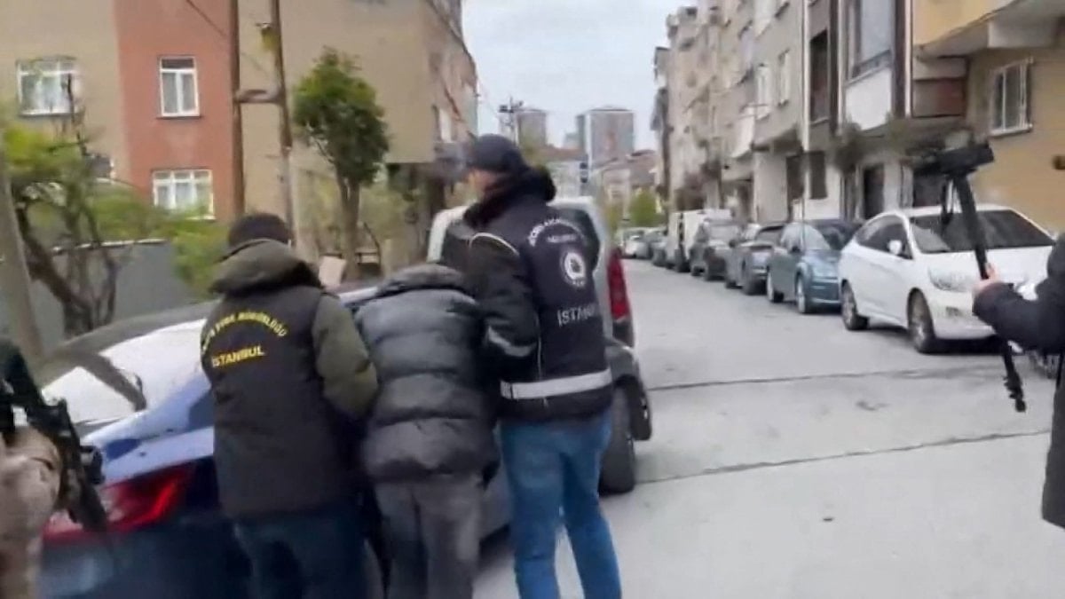 İstanbul'da 'sahte ikamet izni' operasyonu: 31 gözaltı
