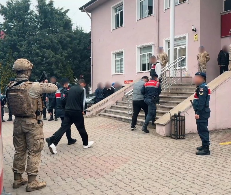 Sakarya'da dolandırıcılık operasyonunda 12 şüpheli tutuklandı