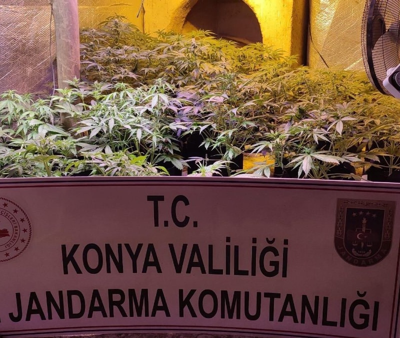 Konya'da uyuşturucu tacirlerine operasyon: 14 tutuklama