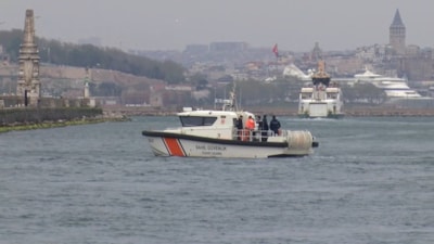 İstanbul'da vapura binen ve kaybolan kadının çantası bulundu: Denizde aranıyor