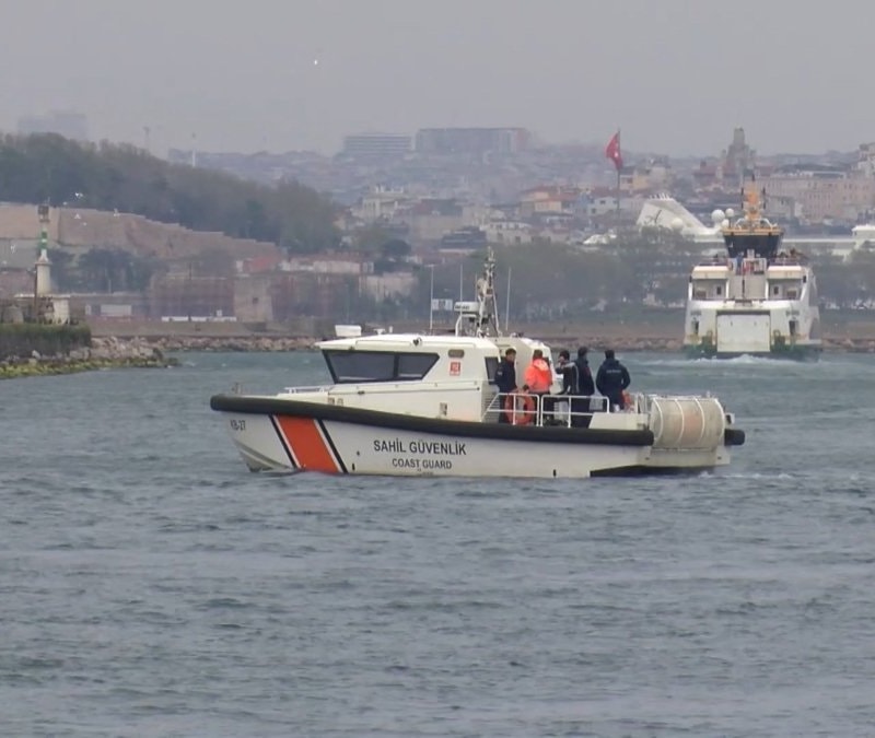İstanbul'da vapura binen ve kaybolan kadının çantası bulundu: Denizde aranıyor