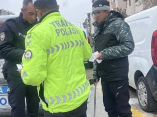 Bolu'da ehliyeti iptal edilen sürücü trafiğe çıktı: Kaza yaptı
