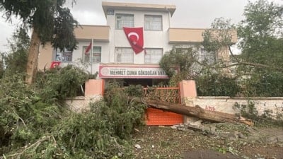 Şanlıurfa ve Gaziantep'te eğitime fırtına engeli