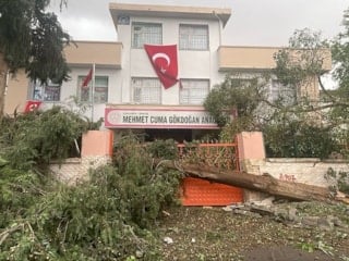 Şanlıurfa ve Gaziantep'te eğitime fırtına engeli