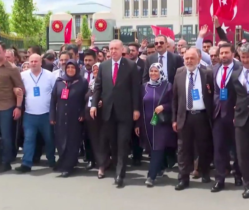 AK Parti'den yeni paylaşım: Daima milletle