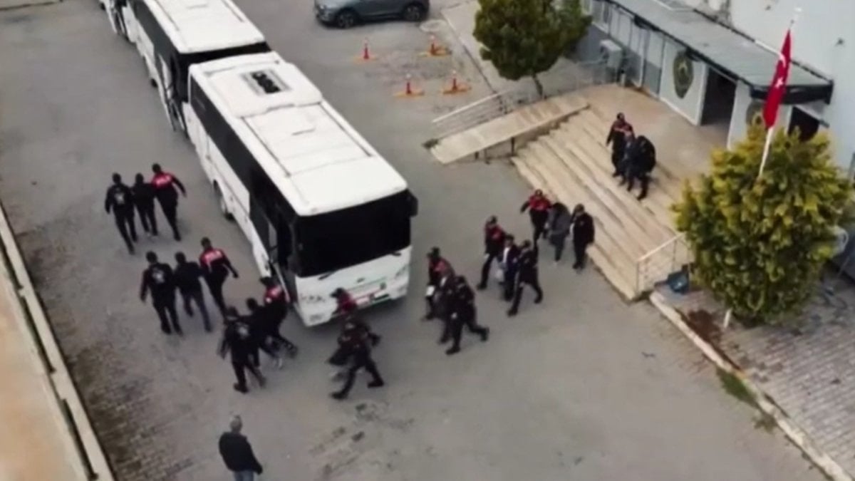 Telefon dolandırıcılarına yönelik 14 ilde operasyon: 149 gözaltı