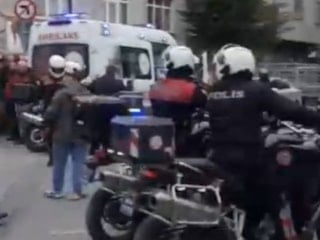 İstanbul Küçükçekmece'de kahve önünde silahlı saldırı: 3 yaralı