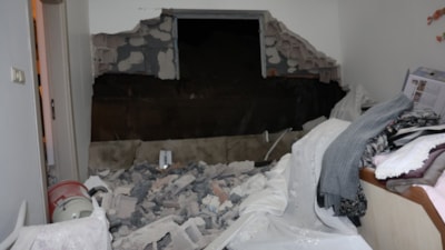 Nevşehir’de çöken istinat duvarı evlerin içine girdi