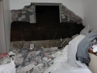 Nevşehir’de çöken istinat duvarı evlerin içine girdi
