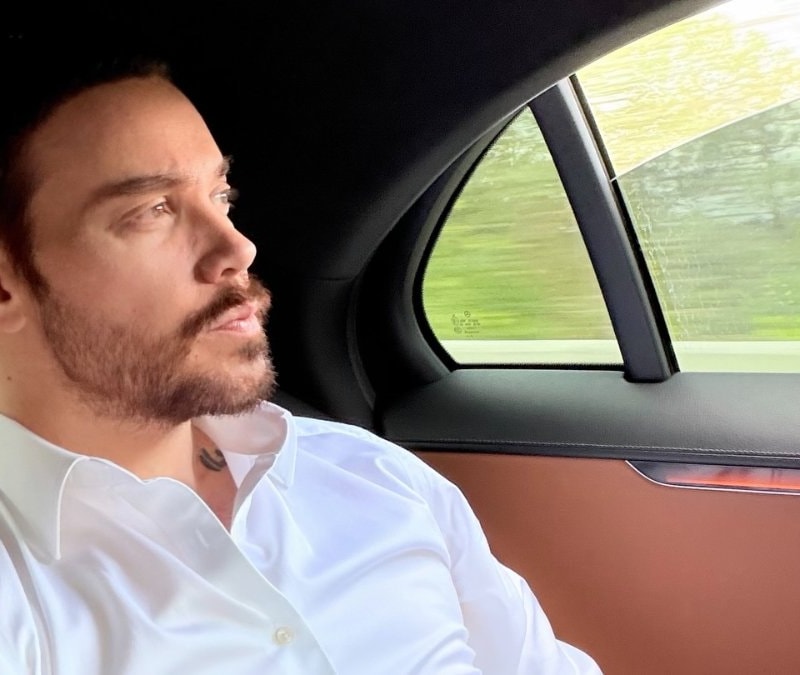 Sinan Akçıl'dan yeni paylaşım: Bazı Marşlar Ajda'ya dinleterek başlar