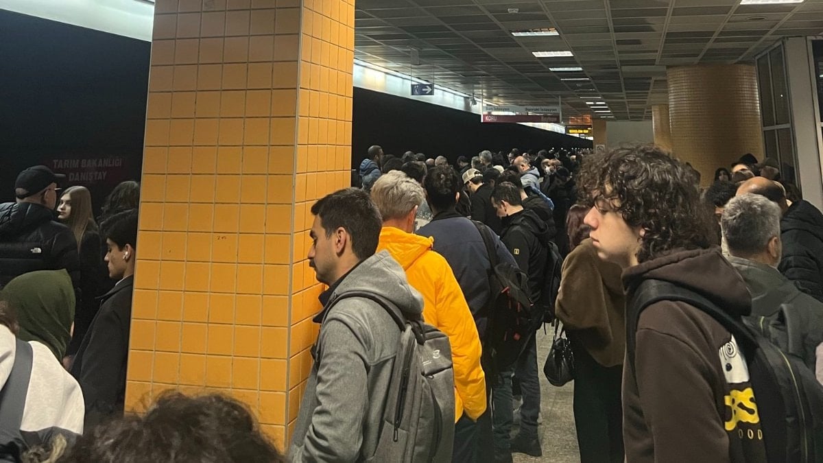 Ankara'da metrodaki arıza vatandaşı isyan ettirdi
