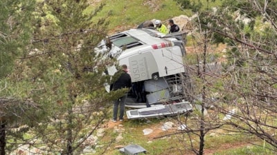 Gaziantep'te işçi servisi şarampole uçtu: 16 yaralı