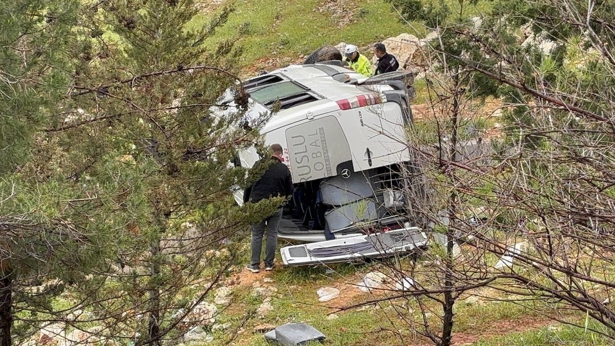 Gaziantep'te işçi servisi şarampole uçtu: 16 yaralı