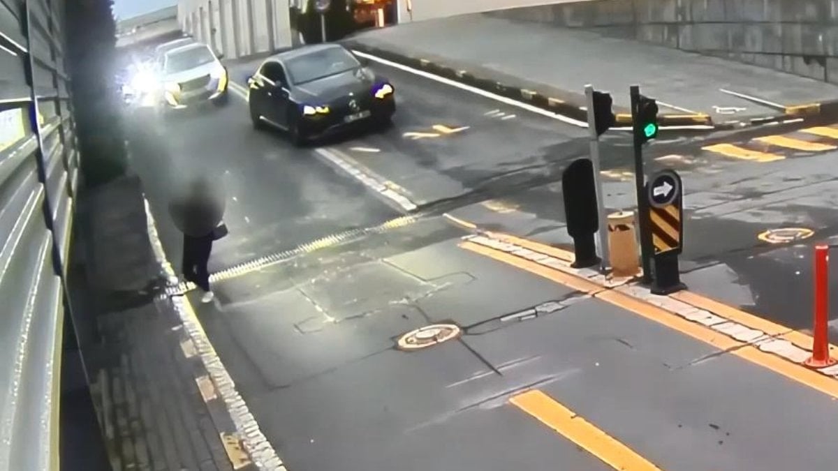 İstanbul'da AVM'de hırsızlık yapan 10 yaşındaki çocuk yakalandı: 92 suç kaydı çıktı