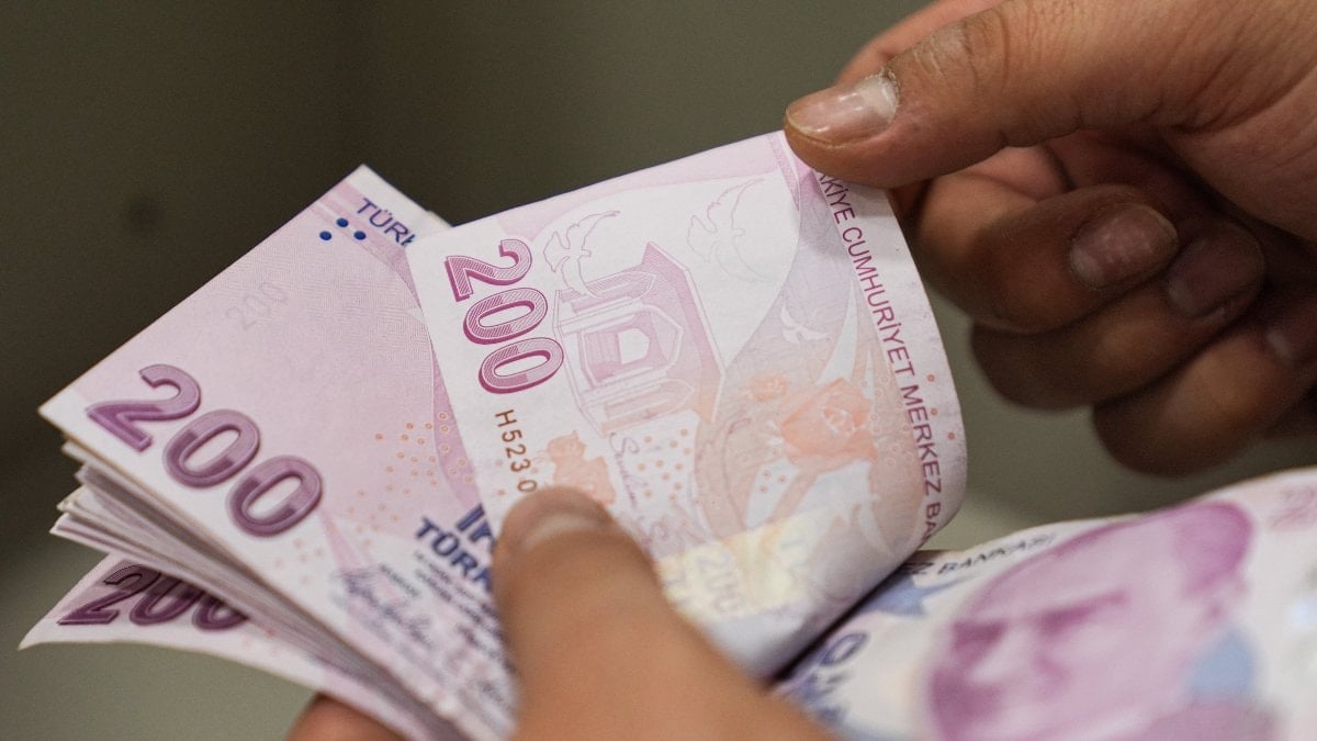 Yaşlı ve engelli aylıkları hesaplara yatırılmaya başlandı