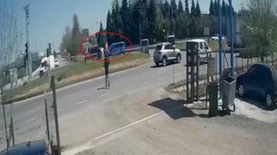 Kırklareli'nde jandarma aracıyla çarpışan panelvan takla attı