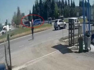 Kırklareli'nde jandarma aracıyla çarpışan panelvan takla attı
