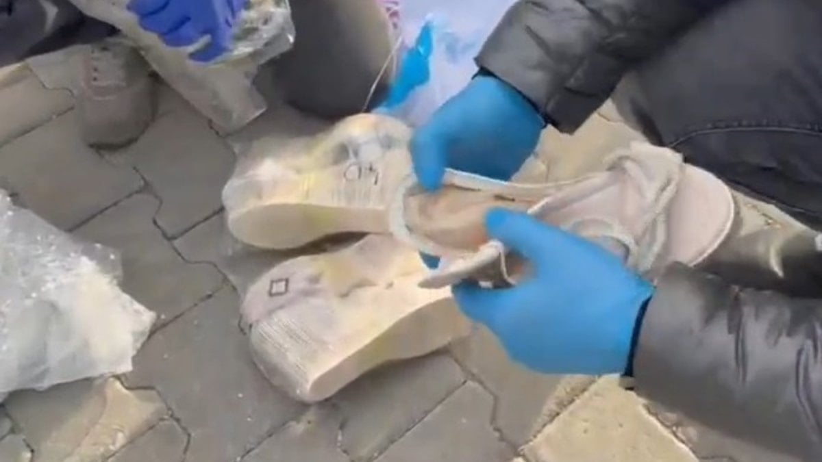 Tokat'ta kadın ayakkabısından 1,5 kilodan fazla uyuşturucu çıktı